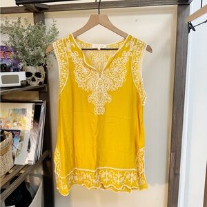 Solitaire Yellow and White Floral Embroidered Sleeveless Split Neck Blouse Sz L